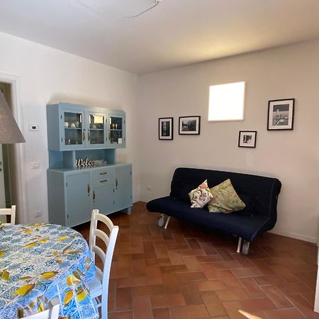Holiday House Alla Torre Манделло-дель-Ларіо Екстер'єр фото