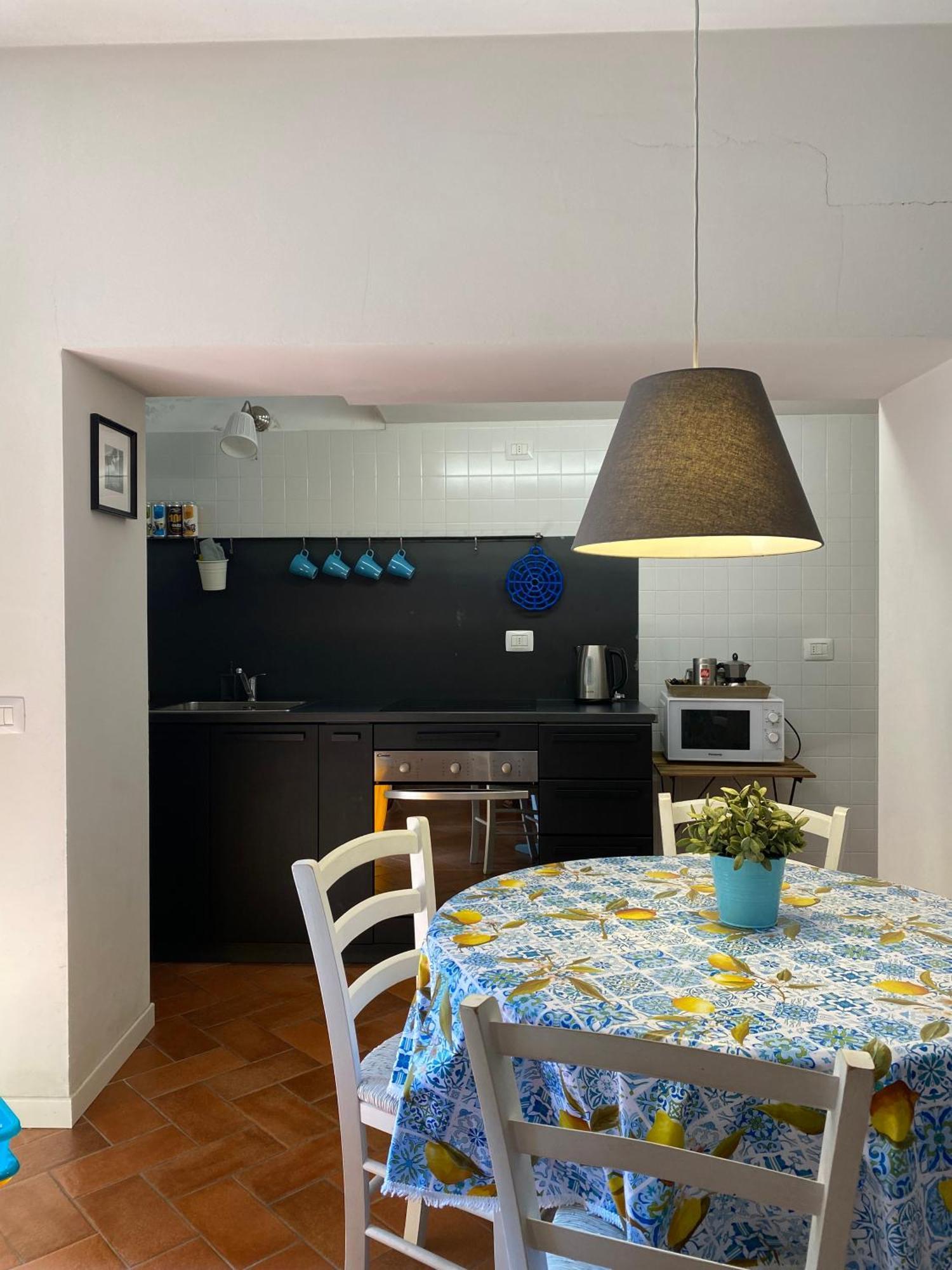 Holiday House Alla Torre Манделло-дель-Ларіо Екстер'єр фото