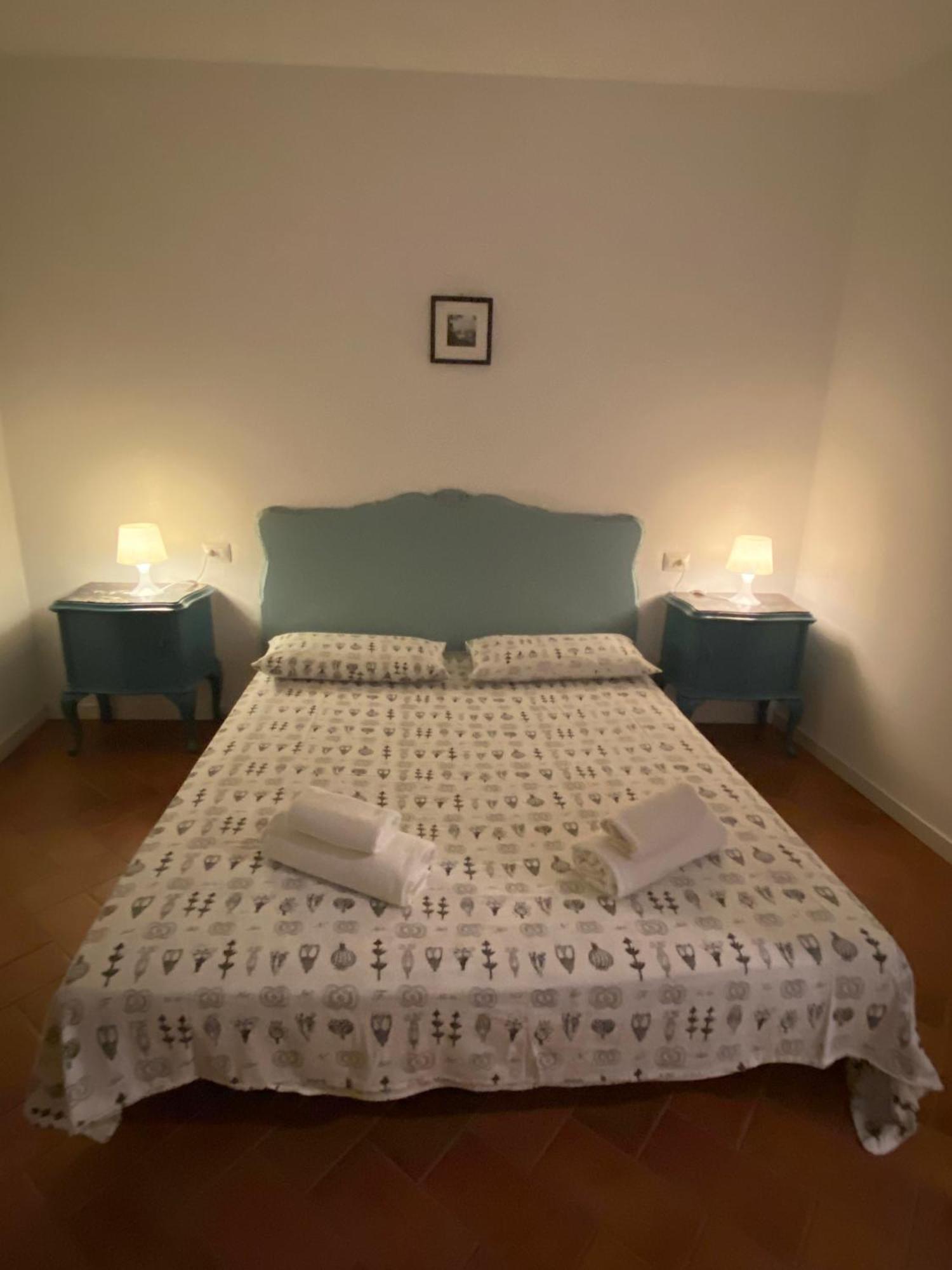 Holiday House Alla Torre Манделло-дель-Ларіо Екстер'єр фото
