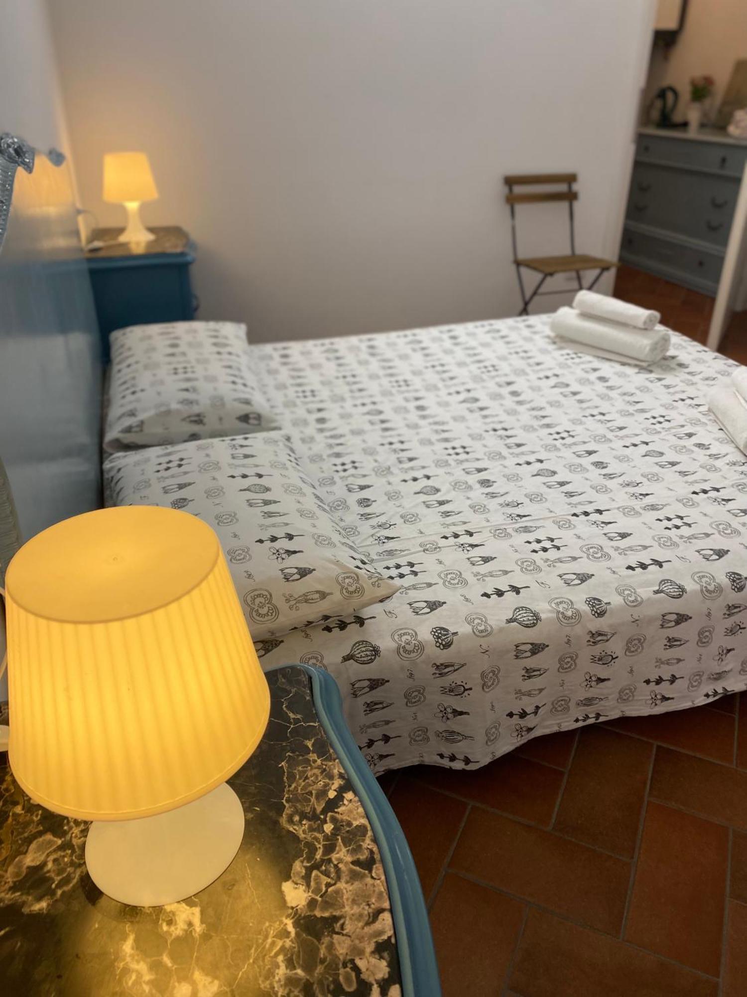 Holiday House Alla Torre Манделло-дель-Ларіо Екстер'єр фото